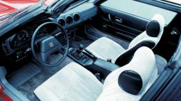 Nissan 280 ZX - widok ogólny wnętrza z przodu