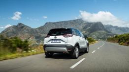Opel Crossland X - widok z tyłu