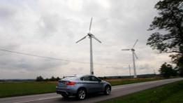 Elektryzująco szybka hybryda - BMW X6