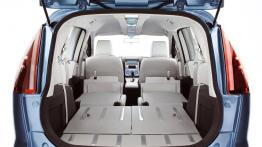 Mazda MX Flexa - tylna kanapa złożona, widok z bagażnika
