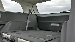 Dodge Journey - tylna kanapa złożona, widok z boku