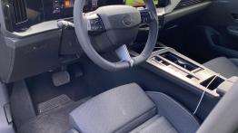 Test: Opel Astra po liftingu to przykład subtelnych zmian. Nowa twarz, te same zalety