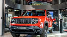 Pierwszy hybrydowy Jeep plug-in wjeżdża do Europy