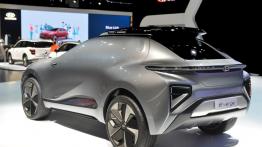 Kolejny chiński koncept "pręży muskuły"