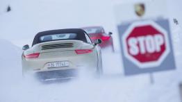 Porsche 911 Carrera 4. Sportowiec, któremu śnieg niestraszny