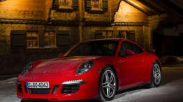 Porsche 911 Carrera 4. Sportowiec, któremu śnieg niestraszny