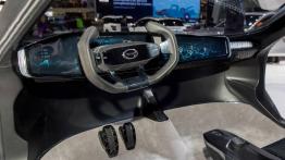 Kolejny chiński koncept "pręży muskuły"