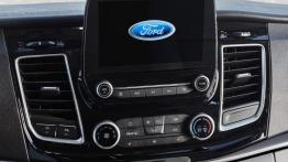 Flagowy van Forda odświeżony