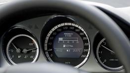 Mercedes Klasa C BlueEFFICIENCY - deska rozdzielcza