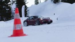 Porsche 911 Carrera 4. Sportowiec, któremu śnieg niestraszny
