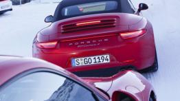 Porsche 911 Carrera 4. Sportowiec, któremu śnieg niestraszny