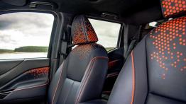 Nissan Navara Dark Sky - fotel pasa?era, widok z przodu