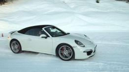Porsche 911 Carrera 4. Sportowiec, któremu śnieg niestraszny