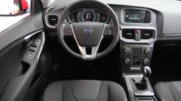 Volvo V40 T3 Momentum - zmiana warty