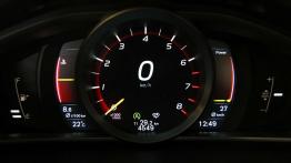 Volvo V40 T3 Momentum - zmiana warty