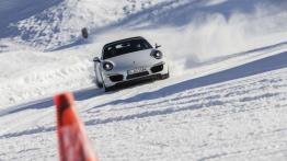 Porsche 911 Carrera 4. Sportowiec, któremu śnieg niestraszny