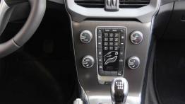 Volvo V40 T3 Momentum - zmiana warty