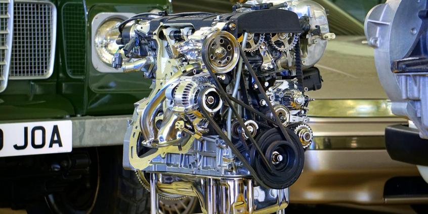 Piszczące paski napędu osprzętu silnika – zjawisko normalne czy nie?