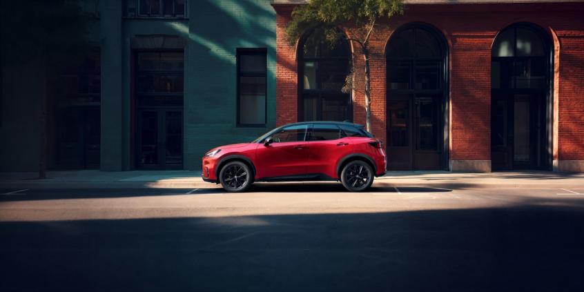 Lexus LBX Vibrant Edition debiutuje w salonach. Mały crossover z detalami prosto z flagowej limuzyny