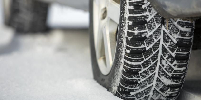 ADAC przetestował 15 opon zimowych. Chińska za 220 zł wyprzedziła Goodyeara