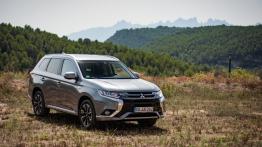 Mitsubishi Outlander PHEV Facelift (2016) - galeria redakcyjna - widok z przodu