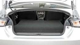 Subaru BRZ - tylna kanapa złożona, widok z bagażnika