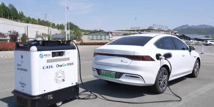 Ładowarka, która sama Cię znajdzie. Chiński lek na polskie problemy z EV