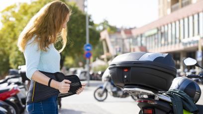 Najlepsze systemy bagażowe do motocykla w 2026 roku – kufry, sakwy i torebki zbiornikowe: co kupić przed sezonem turystycznym?