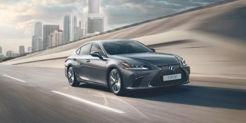 Nowy Lexus ES zdobył pierwsze miejsce w kategoriach: Duży samochód rodzinny oraz Auto hybrydowe i elektryczne
