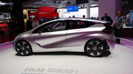 Nowi gracze na rynku kompaktów - relacja z Paryża