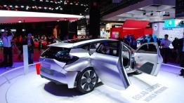 Nowi gracze na rynku kompaktów - relacja z Paryża