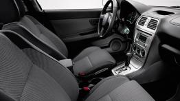 Subaru Impreza - widok ogólny wnętrza z przodu