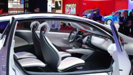 Nowi gracze na rynku kompaktów - relacja z Paryża