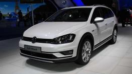 Nowi gracze na rynku kompaktów - relacja z Paryża