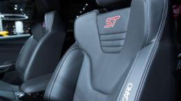 Nowi gracze na rynku kompaktów - relacja z Paryża