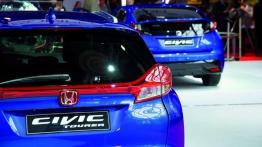 Nowi gracze na rynku kompaktów - relacja z Paryża