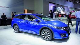 Nowi gracze na rynku kompaktów - relacja z Paryża