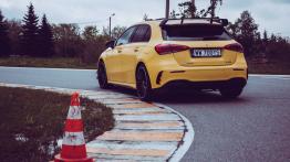 Mercedes-AMG A35. Pasażerowie tego nienawidzą