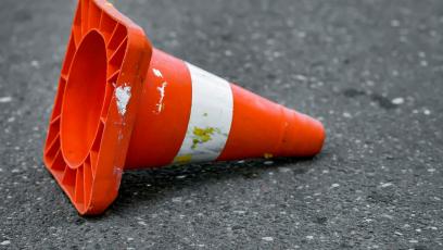 Widzisz pachołek przy leśnej drodze? To ważny sygnał dla strażaków