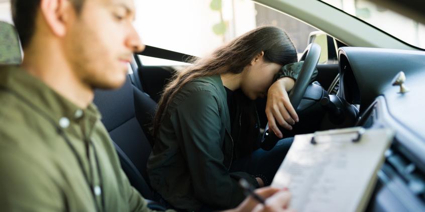 Systemowy błąd czy surowość egzaminatorów? Gigantyczne rozbieżności w wynikach egzaminów na prawo jazdy
