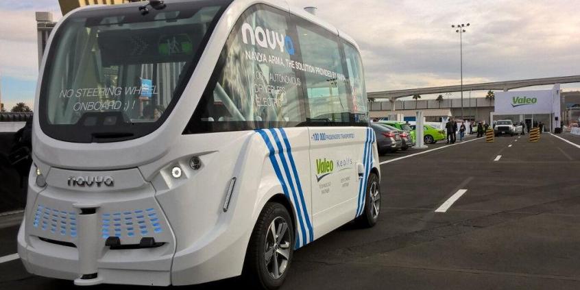 Autonomiczny autobus uderzył pieszego