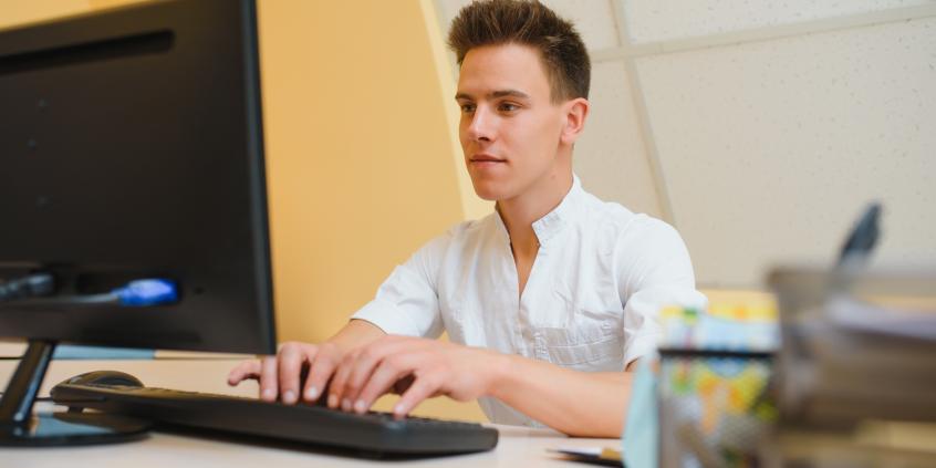 Od 2028 r. zarejestrujesz auto online. Koniec wizyt w urzędzie