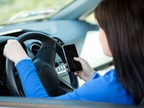 Cała prawda o telefonie komórkowym w samochodzie