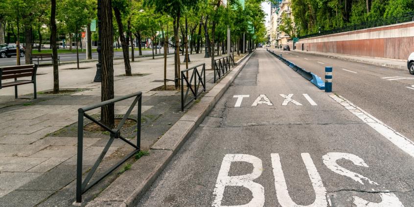 Auta elektryczne nie stracą buspasów. Jest ostateczna decyzja