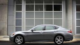 Odświeżone Infiniti Q70 zadebiutuje w Paryżu