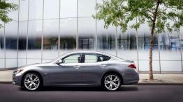 Odświeżone Infiniti Q70 zadebiutuje w Paryżu