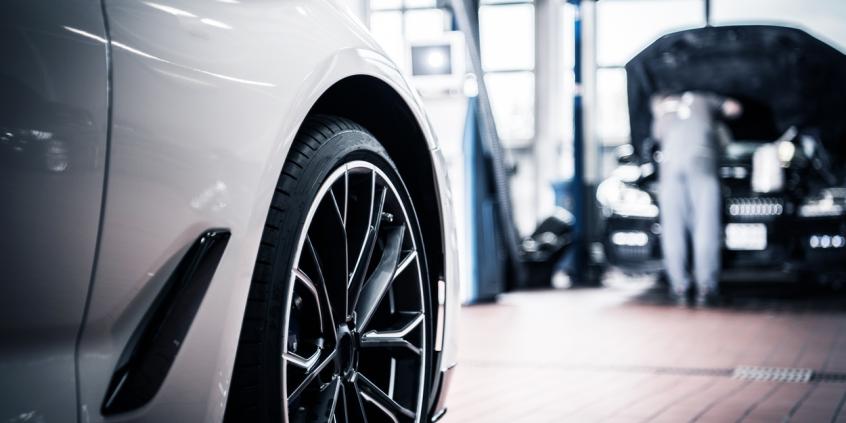 Koniec gwarancji i nagły wydatek na auto? Są dwa sposoby, by go ograniczyć