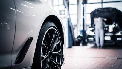 Koniec gwarancji i nagły wydatek na auto? Są dwa sposoby, by go ograniczyć